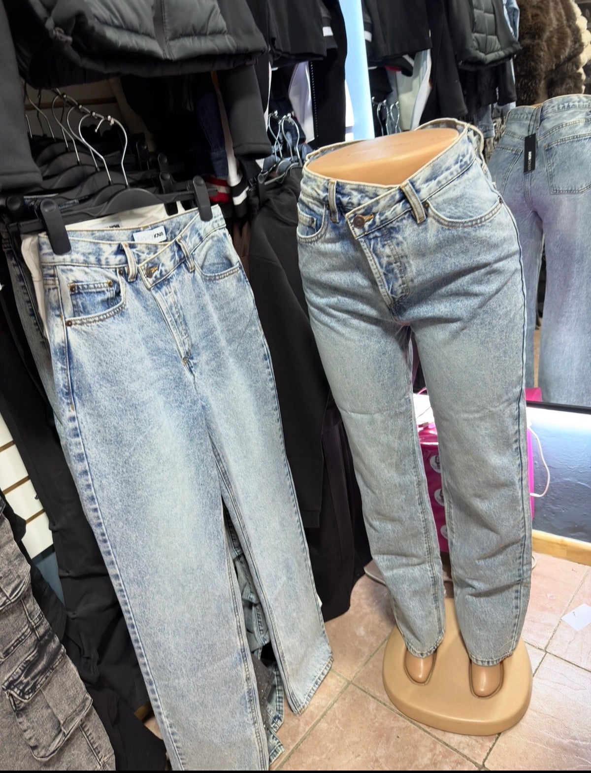 Jeans FN botón cruzado